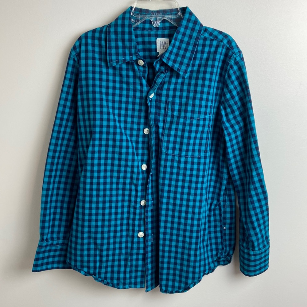 Gap Kids long-sleeve button down. Size 6-7